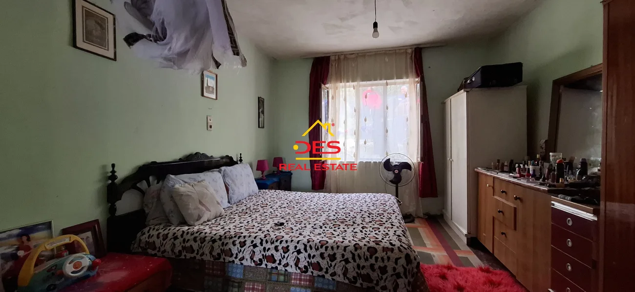 Shitet shtëpi private + truall në lagjen “partizani” , vlorë