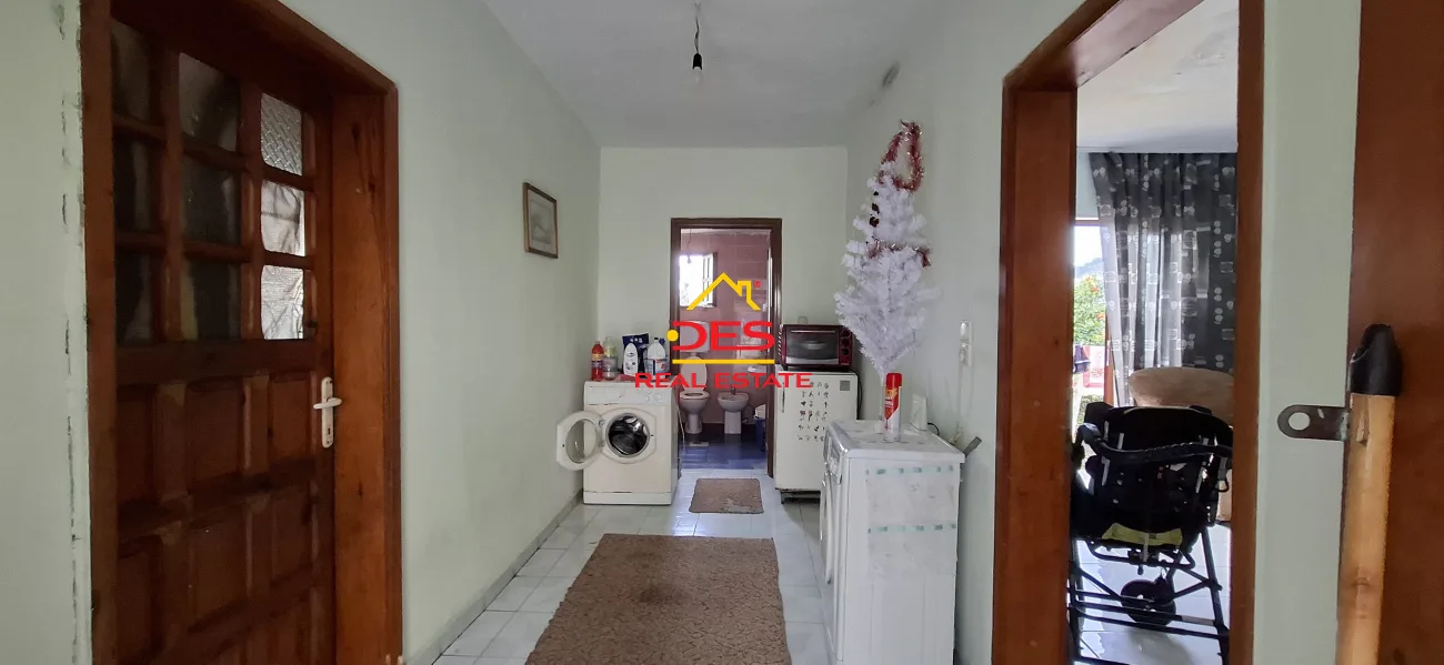 Shitet shtëpi private + truall në lagjen “partizani” , vlorë