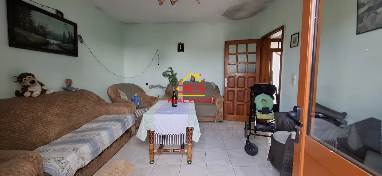 Shitet shtëpi private + truall në lagjen “partizani” , vlorë