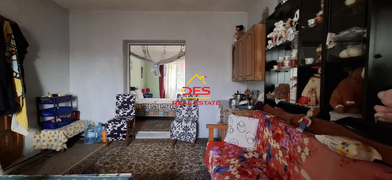 Shitet shtëpi private + truall në lagjen “partizani” , vlorë