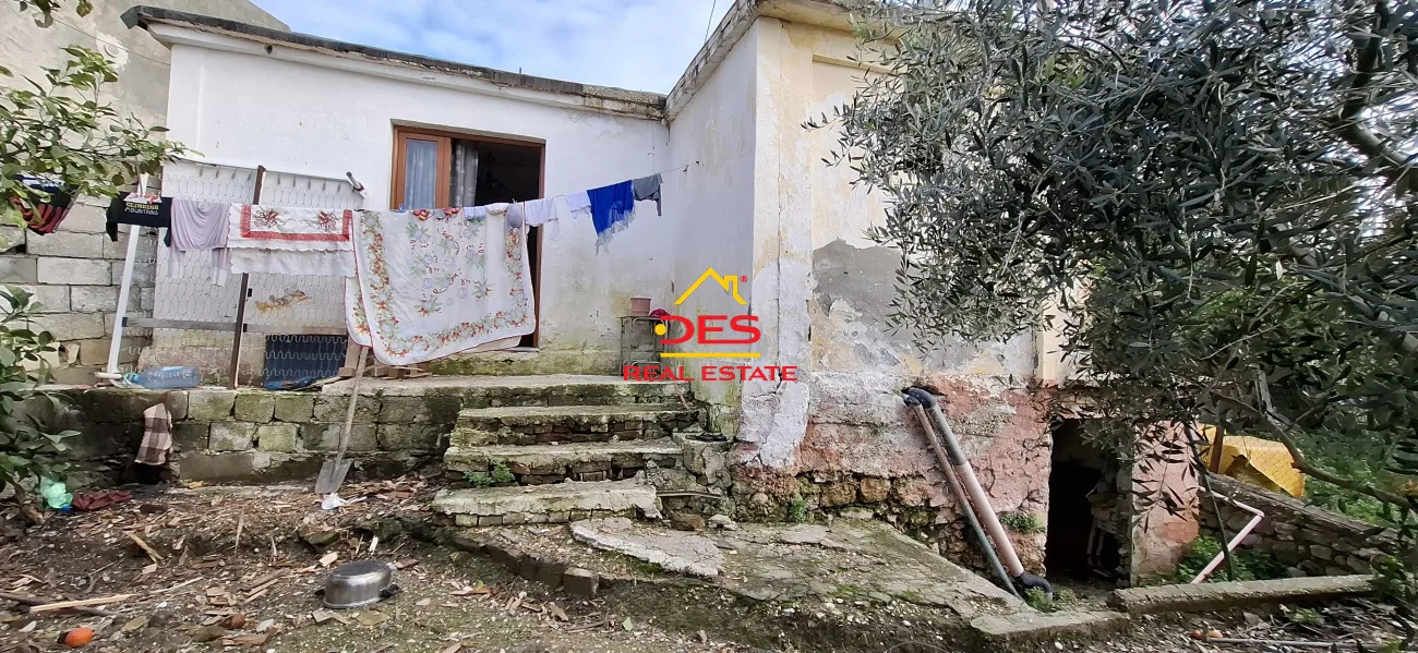 Shitet shtëpi private + truall në lagjen “partizani” , vlorë