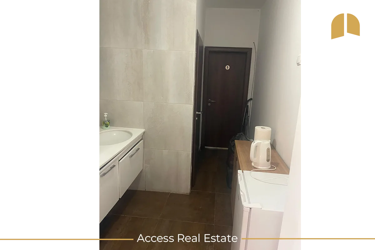 Lokal me QIRA – 77m² – Qendër