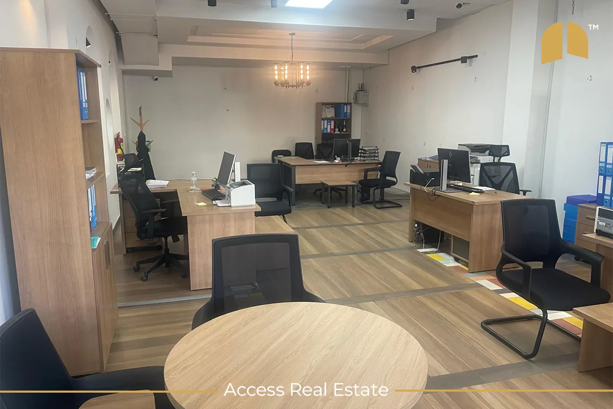 Lokal me QIRA – 77m² – Qendër