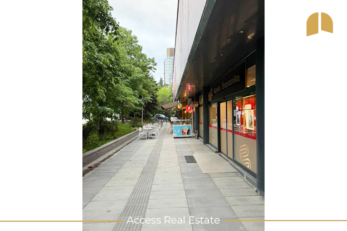 Lokal me QIRA – 77m² – Qendër