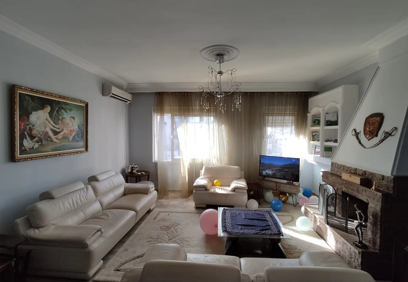 Jepet me qira apartament 2+1 + parking, blloku, tiranë.