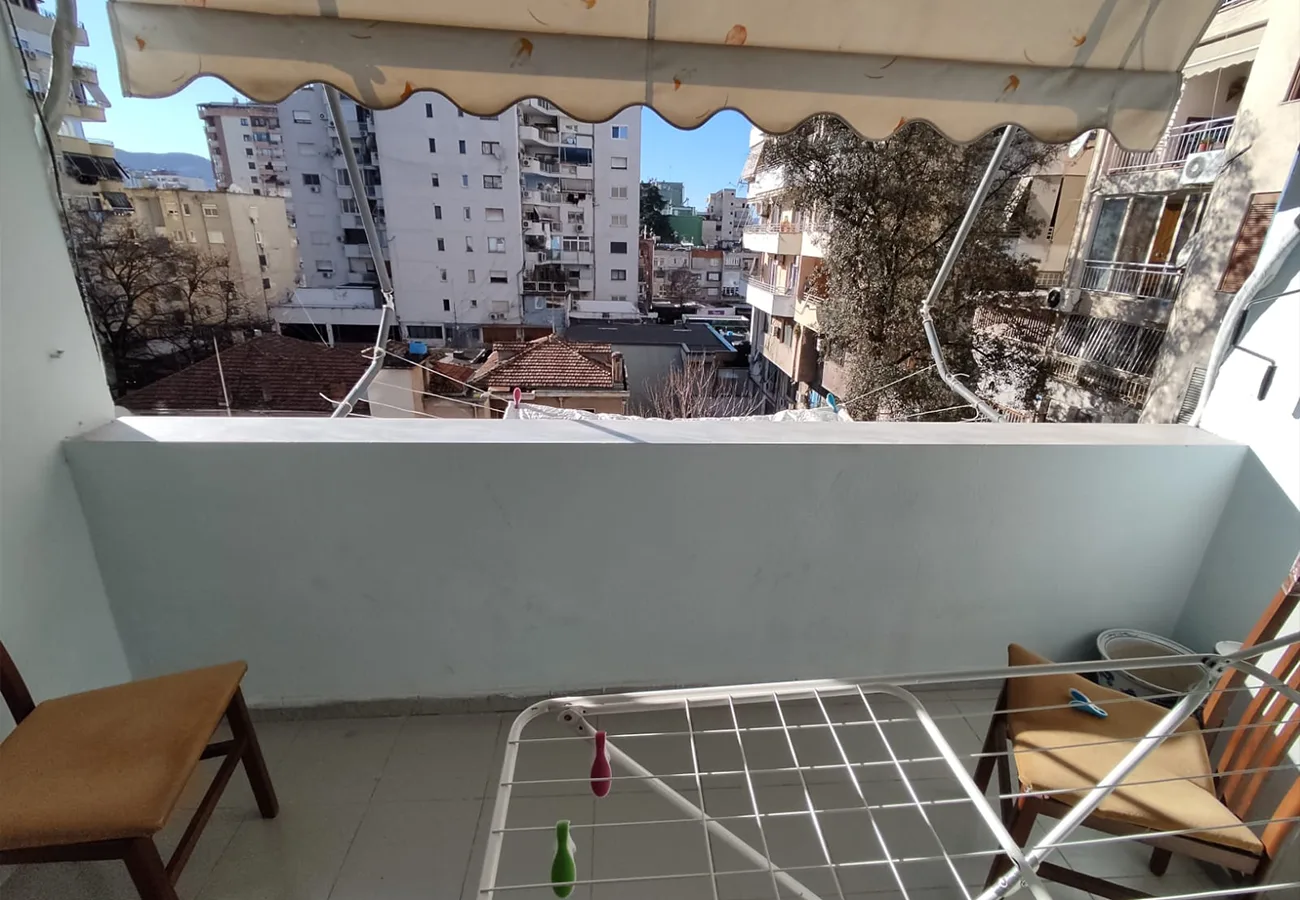 Jepet me qira apartament 2+1 + parking, blloku, tiranë.