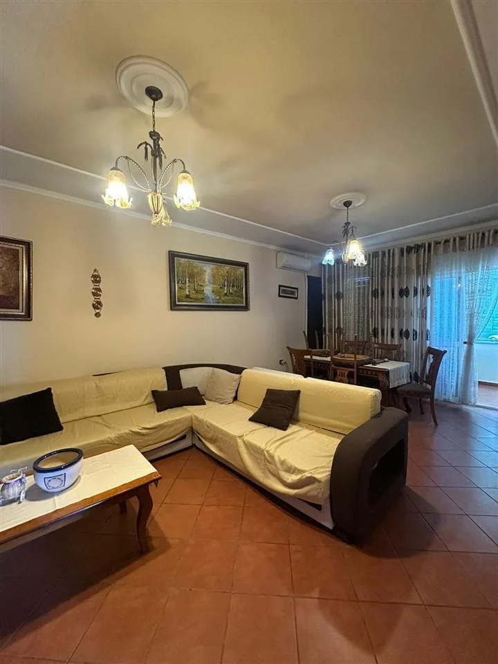 Apartament Ne Shitje 2+1 prane Ish Nisharakut (ID B120703) Tirane