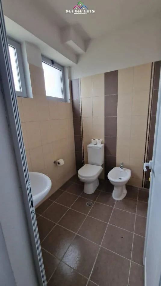 Magazine Me Qera Ne Prush ( ID BM291) Tirane