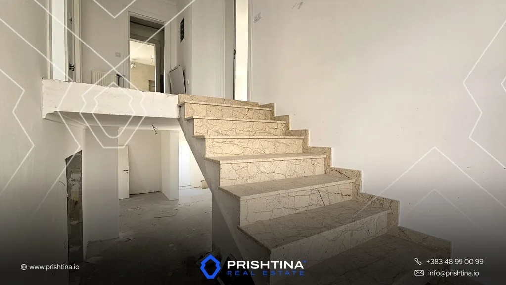 Shtëpi në #shitje 300m² në Lagjja Jonë