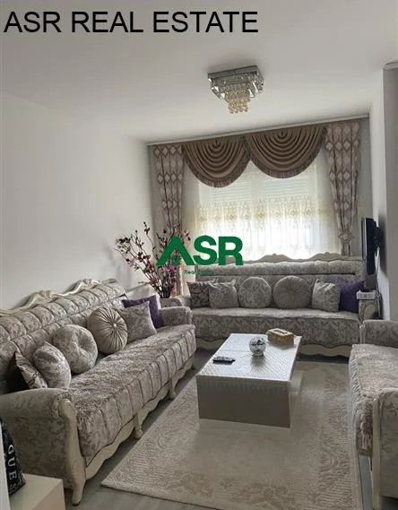 Lëshohet banesa me qira në Rruga C