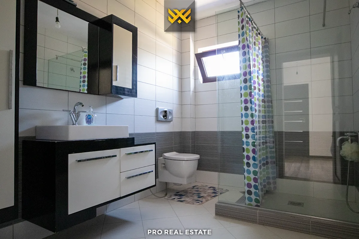 Shtëpi 360m² për #SHITJE në Bërnicë e Epërme
