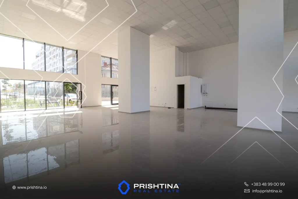 Lokal me qira 186m² te Rruga A
