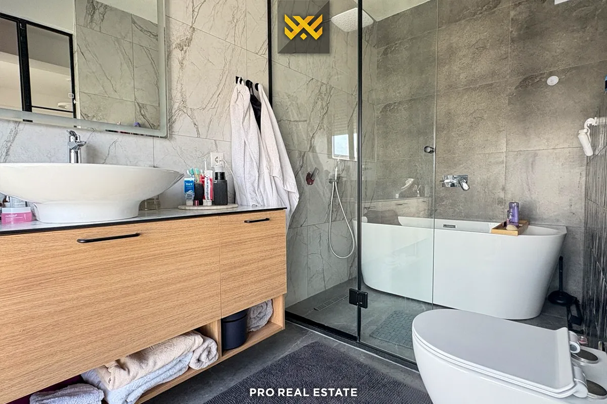 Banesë Duplex 240m² + 60m² me #QIRA në Veternik