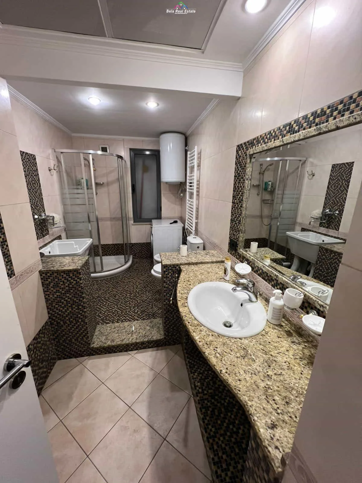 Apartament me qera 1+1+garsoniere ne Qender (ID B2101488) Tirane