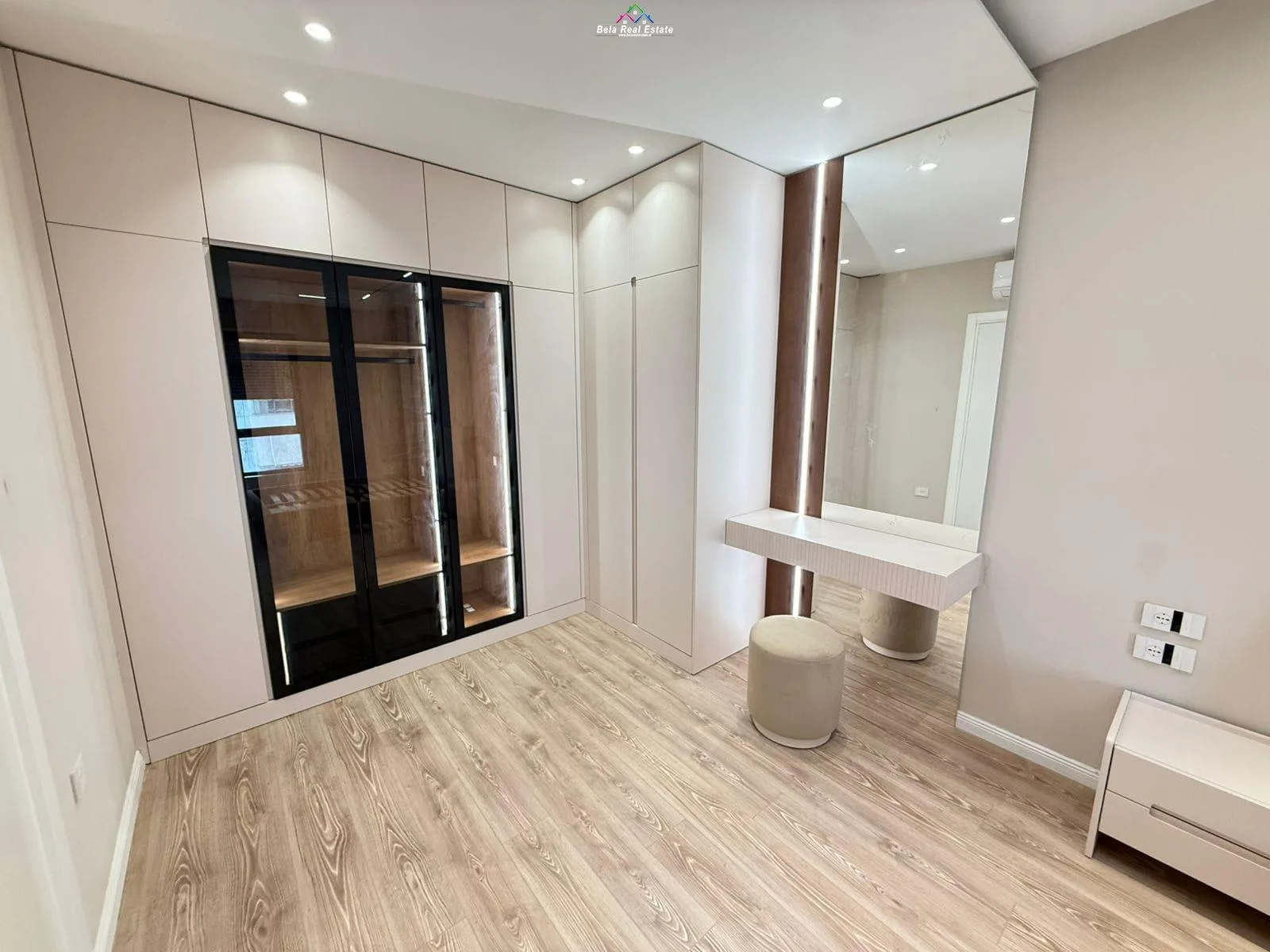 Apartament Me Qera 2+1+ Post Parkimi Ne Porcelan ( ID B2201773) Tirane