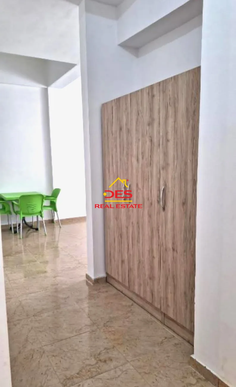 Shitet apartament 1+1 + oborr në orikum