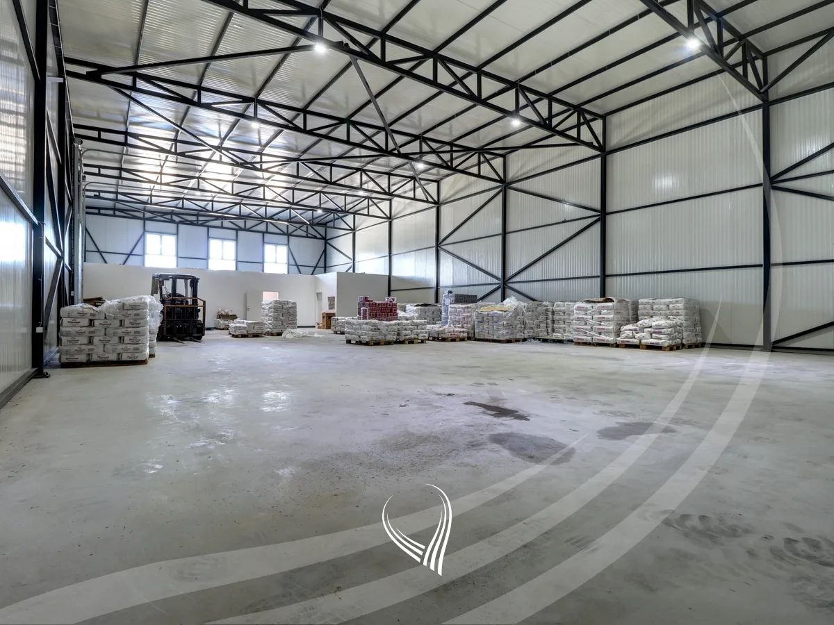 Depo me 425m2 me qira ne magjistralen Prishtinë - Lipjan