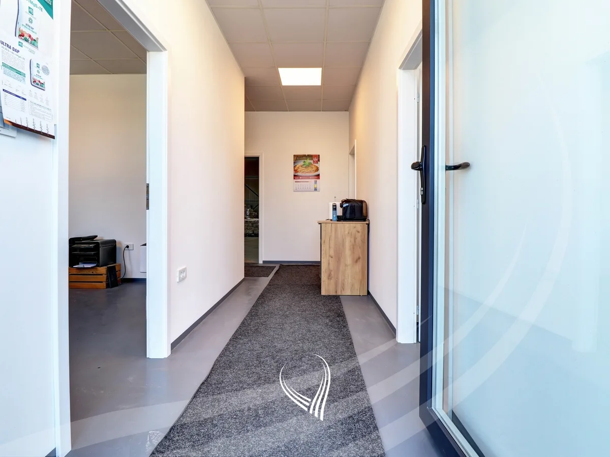 Depo me 425m2 me qira ne magjistralen Prishtinë - Lipjan