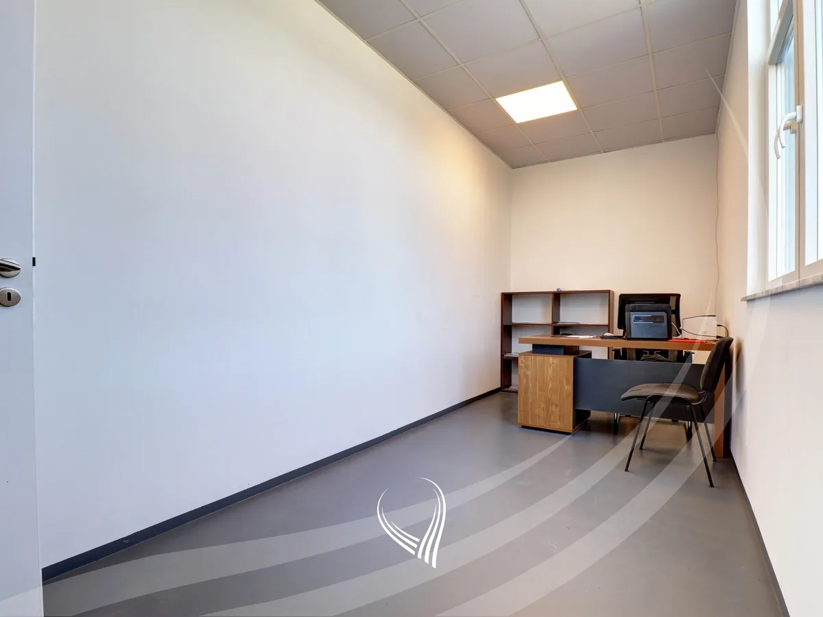 Depo me 425m2 me qira ne magjistralen Prishtinë - Lipjan