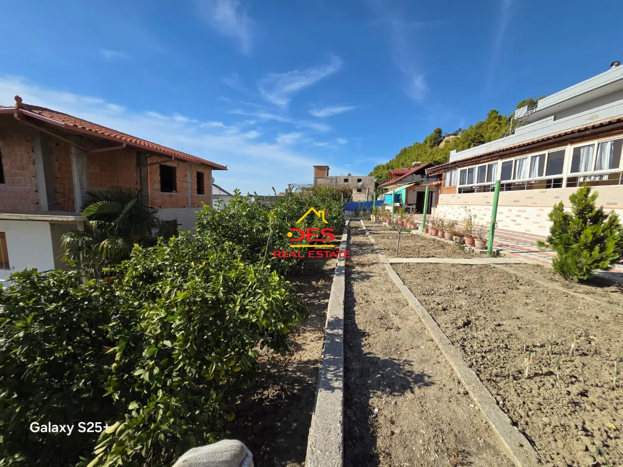 Shitet shtëpi private tek ish-fabrika e tullave, vlorë.