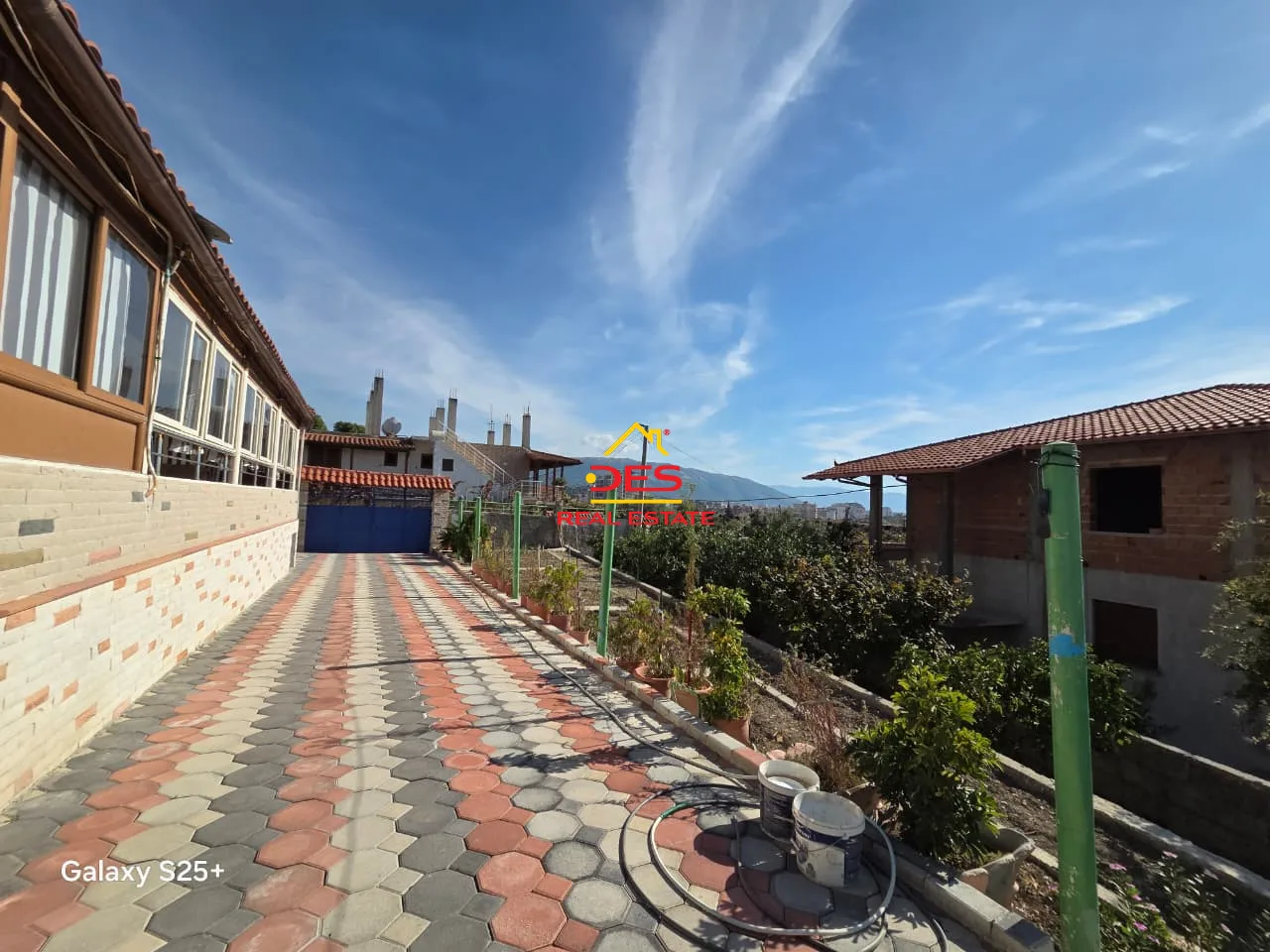 Shitet shtëpi private tek ish-fabrika e tullave, vlorë.