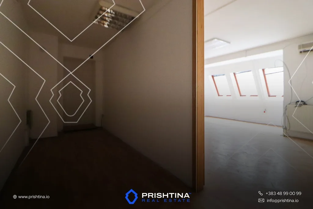Zyrë me qira 372m² në Pejton