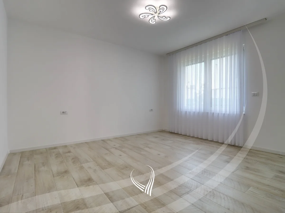 Shtëpi me 3 dhoma gjumit me qira në lagjen Matiçan