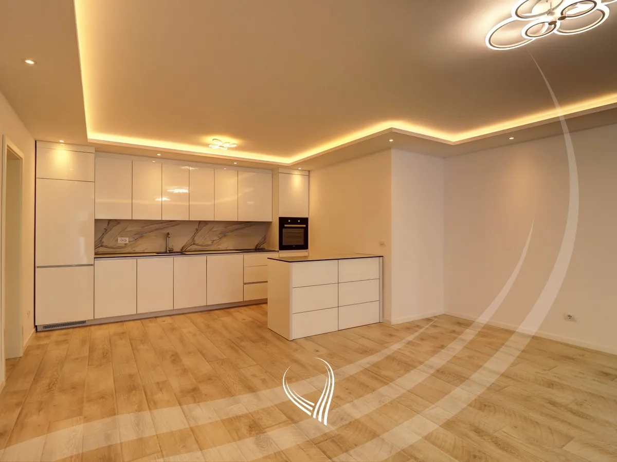 Shtëpi me 3 dhoma gjumit me qira në lagjen Matiçan