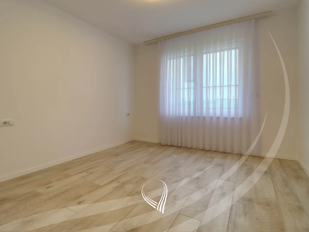 Shtëpi me 3 dhoma gjumit me qira në lagjen Matiçan