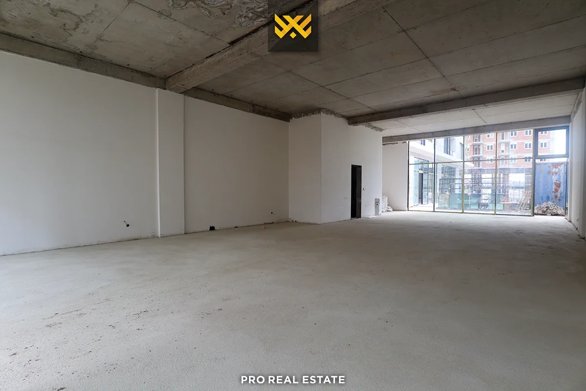 Lokal 127m² + 50m² me #QIRA te Rruga C