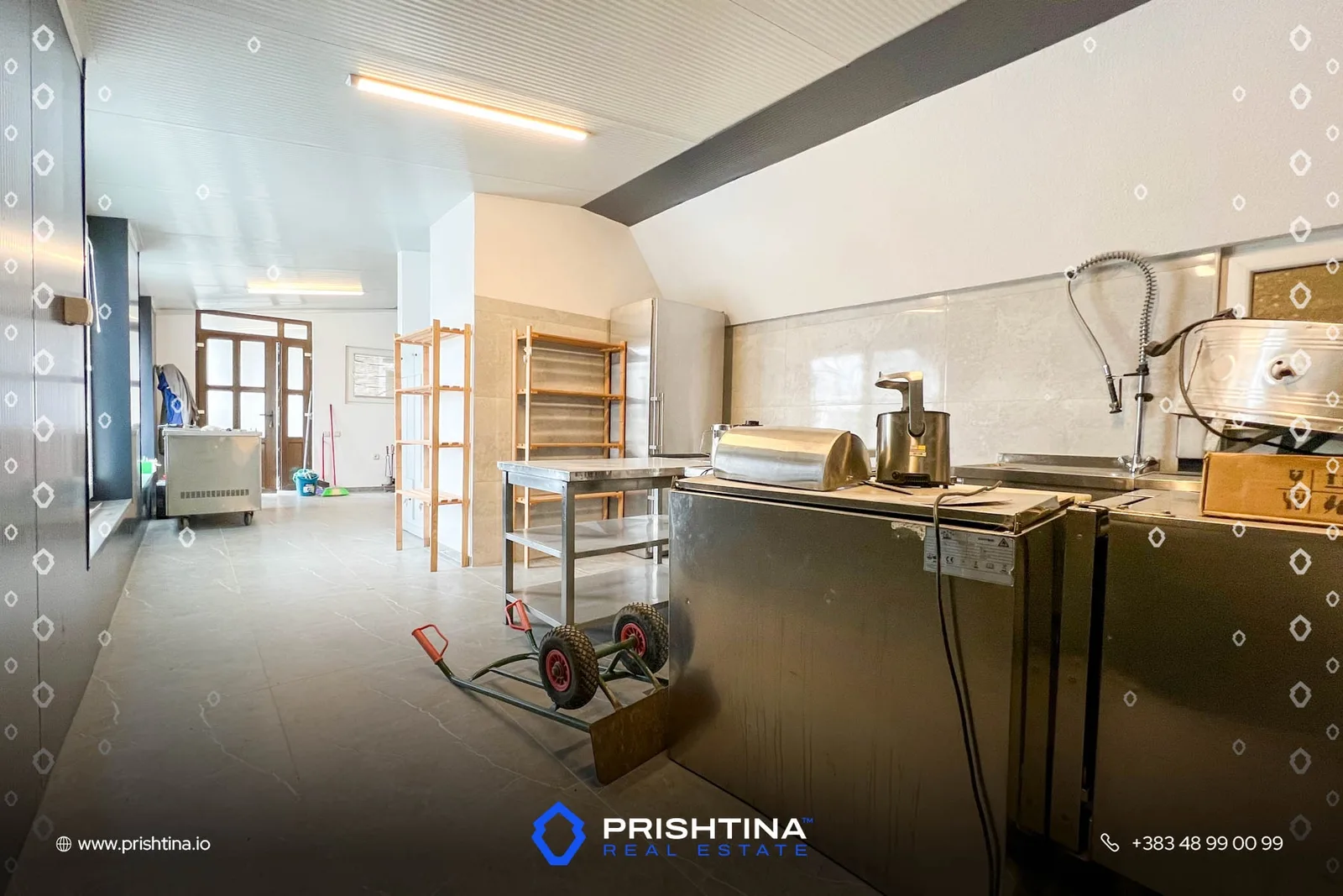 Objekt me qira 900m² + 12 ari te Rruga A