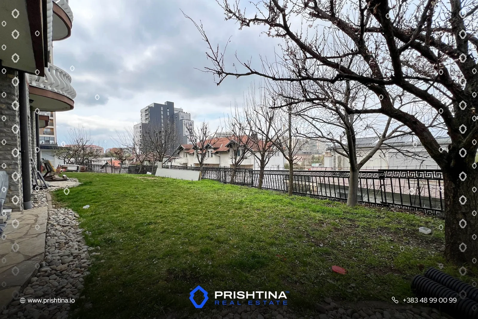 Objekt me qira 900m² + 12 ari te Rruga A