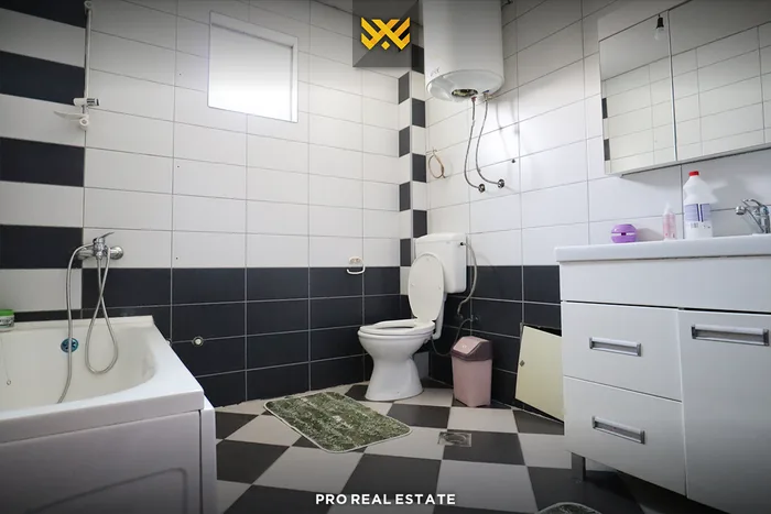 Shtëpi 280m² për #SHITJE në Fushë Kosovë.