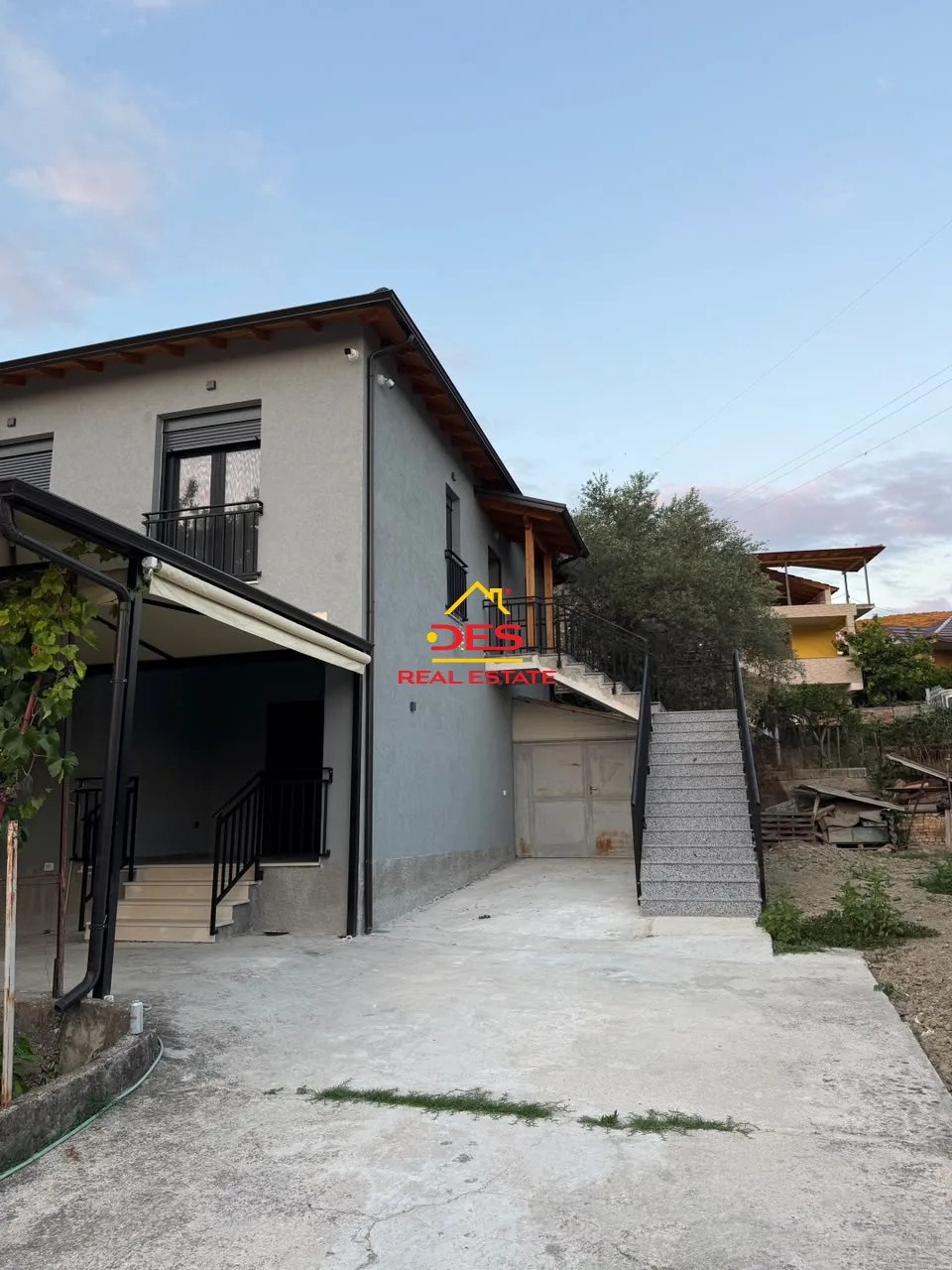Jepet me qira kati i dytë i një vile tek ish-fabrika e çimentos, vlorë.