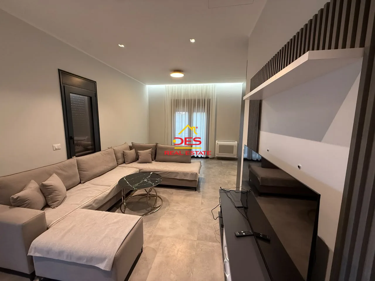 Jepet me qira kati i dytë i një vile tek ish-fabrika e çimentos, vlorë.
