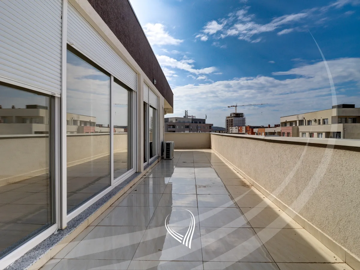 Penthouse me 3 dhoma gjumi me qira në lagjen Mati 1 – Model Slovenia