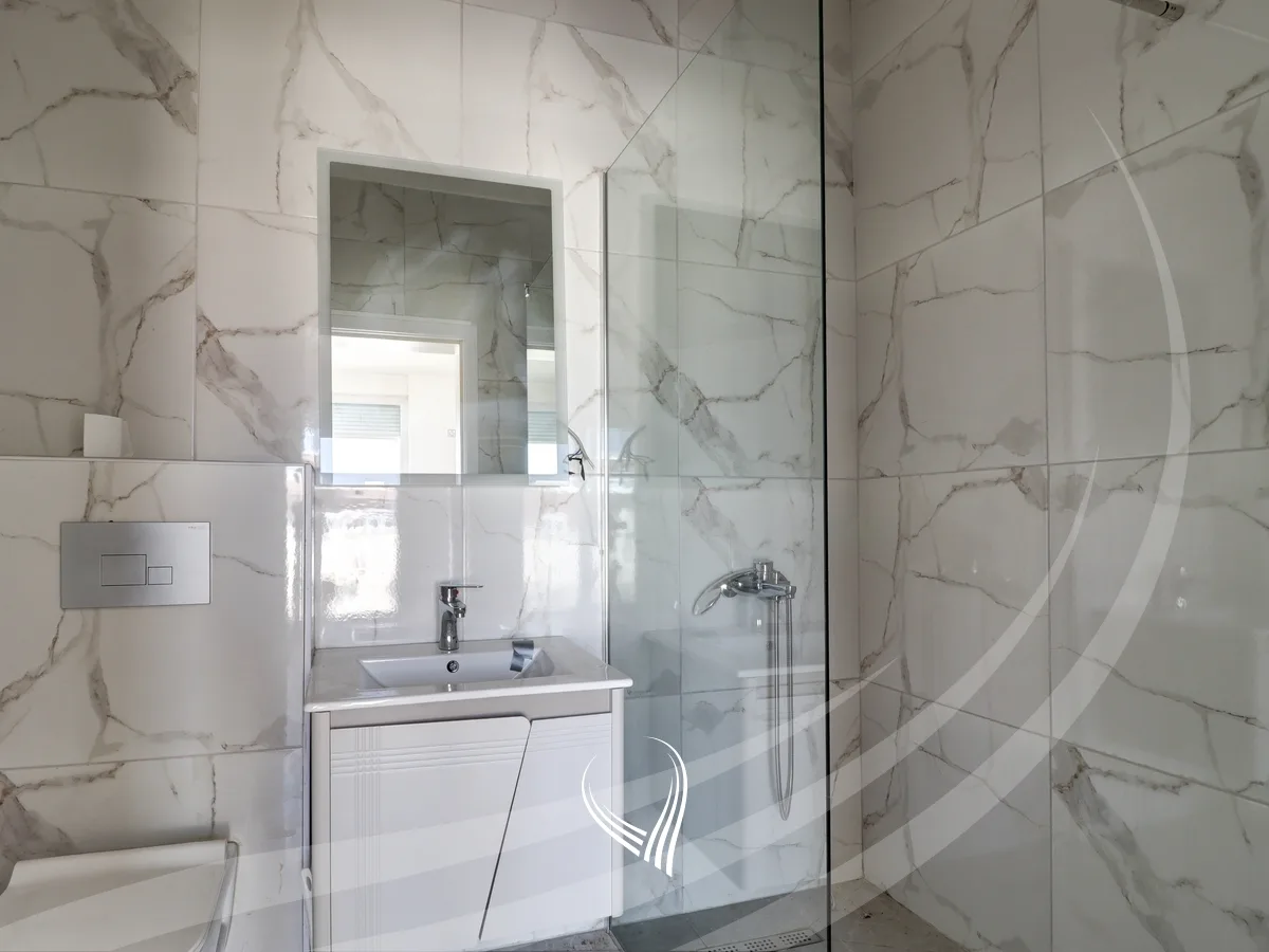 Penthouse me 3 dhoma gjumi me qira në lagjen Mati 1 – Model Slovenia