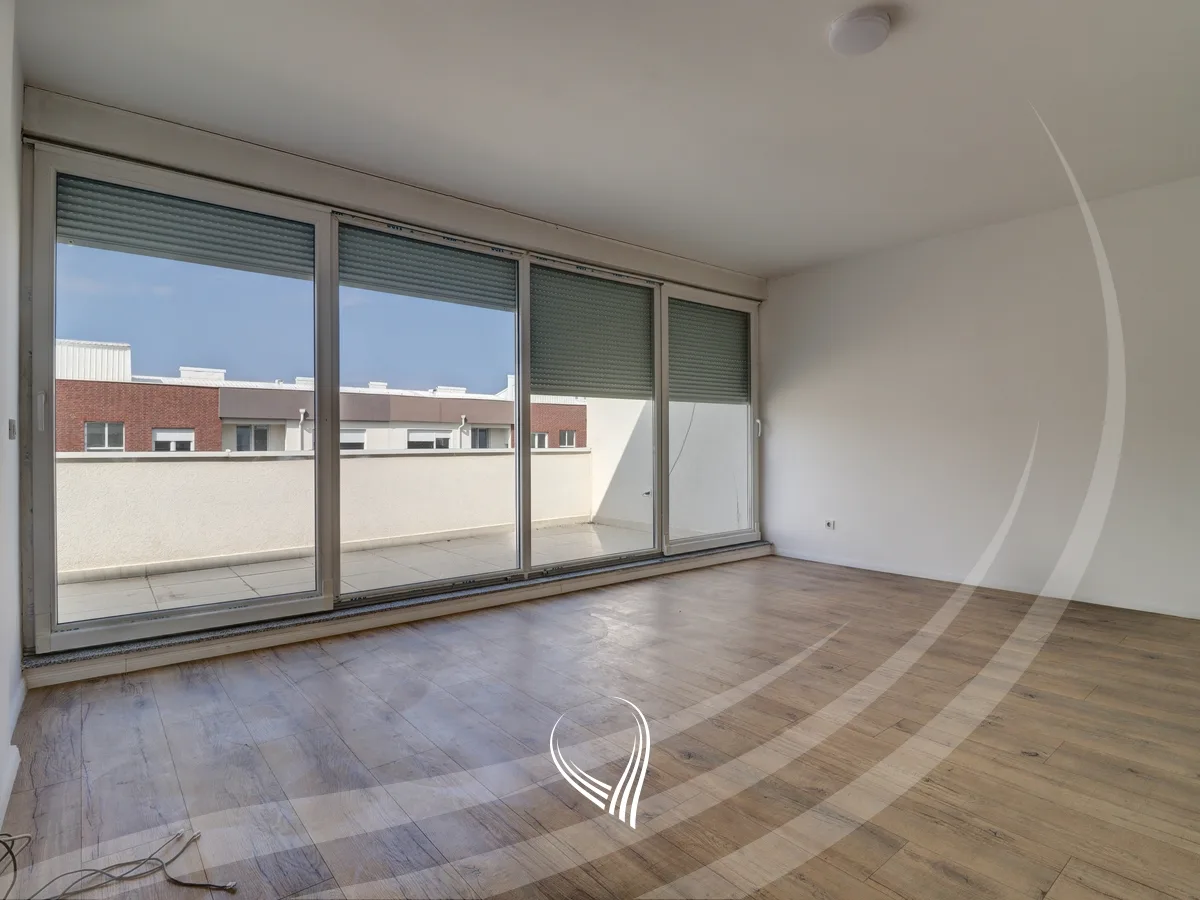 Penthouse me 3 dhoma gjumi me qira në lagjen Mati 1 – Model Slovenia