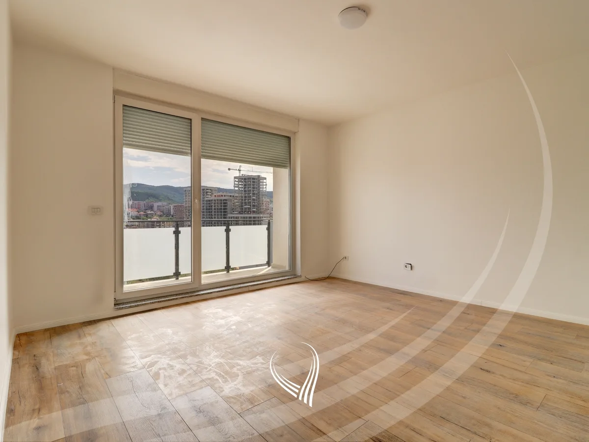 Penthouse me 3 dhoma gjumi me qira në lagjen Mati 1 – Model Slovenia