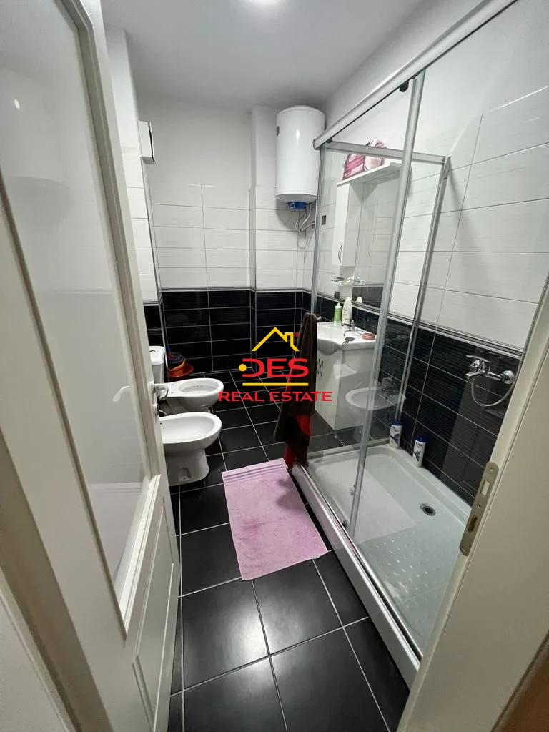 Jepet me qira apartament i mobiluar në lagjen 'emin matraxhiu' elbasan.