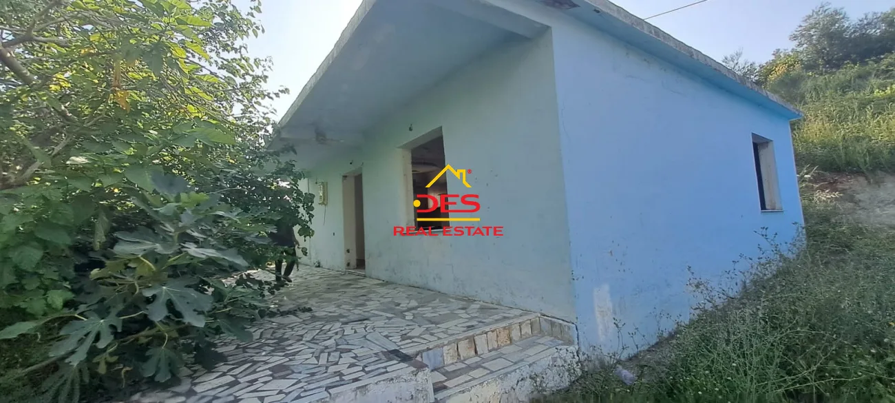 Shitet ndërtesë + truall në radhimë,vlorë