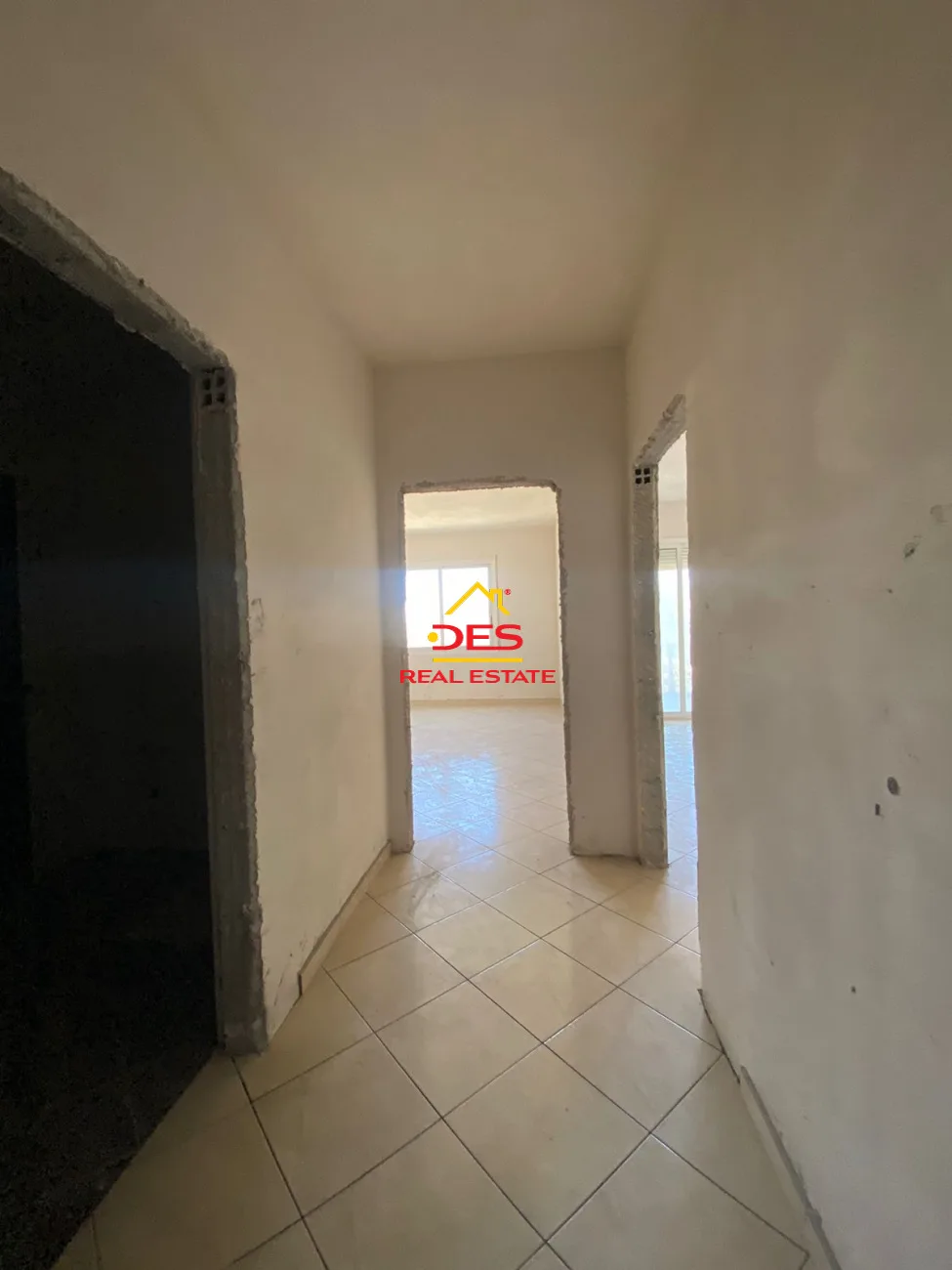 Shitet apartament 2+1 pranë sheshit te flamurit, vlorë