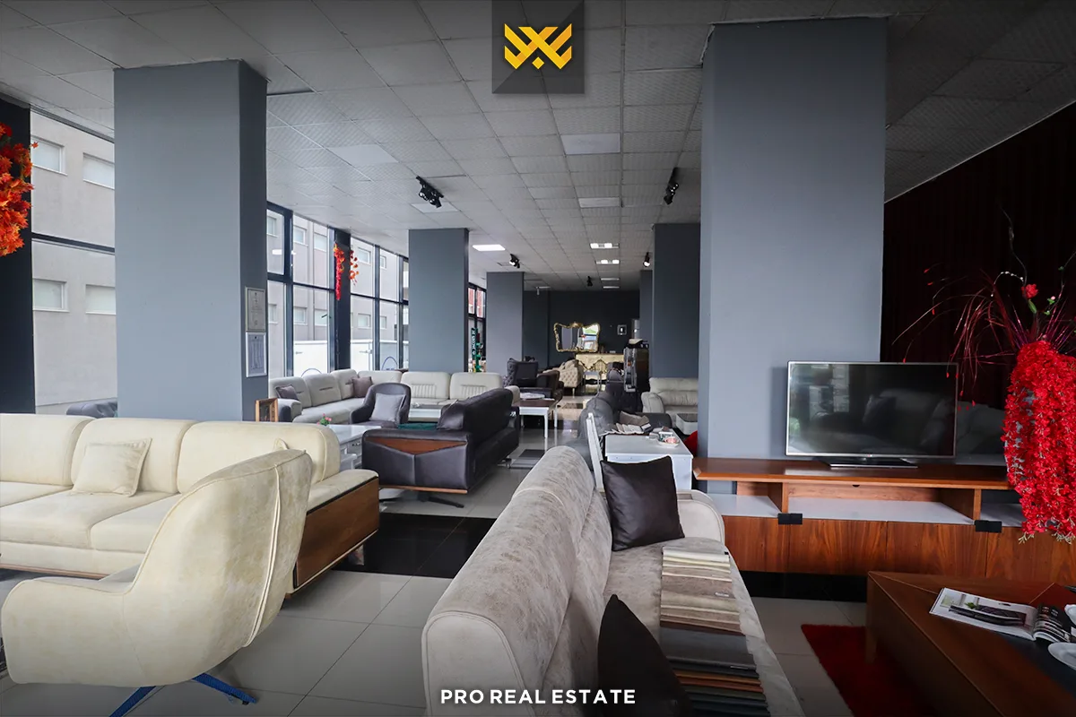 Lokal 220m² për #SHITJE në Fushë Kosovë.