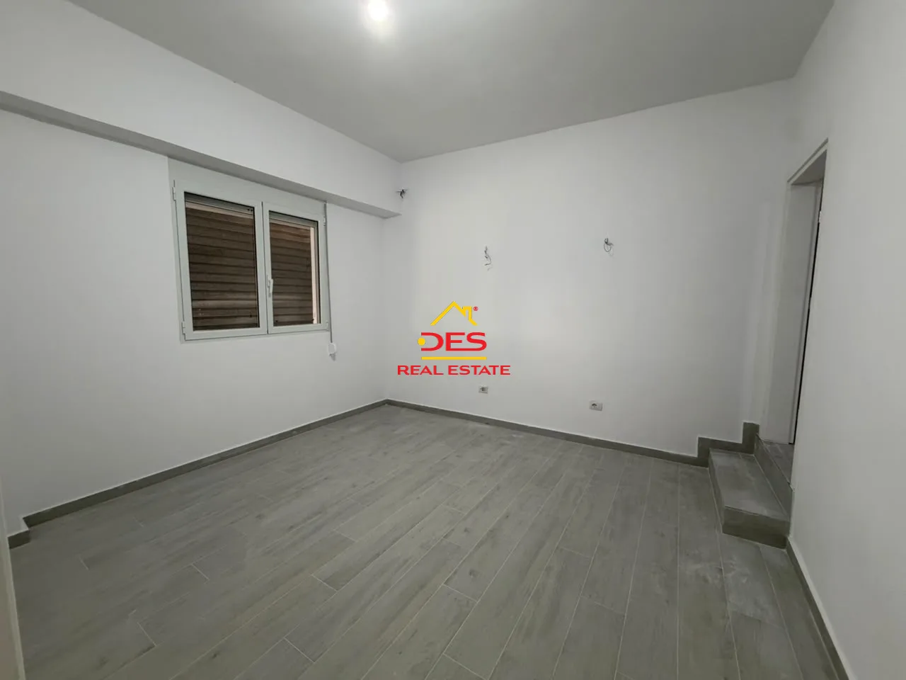 Shitet apartament 2+1 pranë bar restorant lux, vlorë