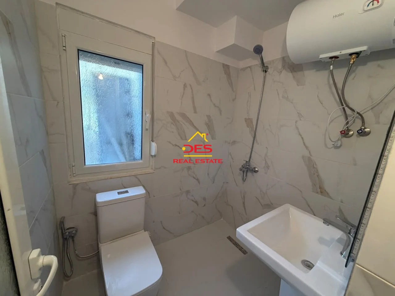 Shitet apartament 2+1 pranë bar restorant lux, vlorë