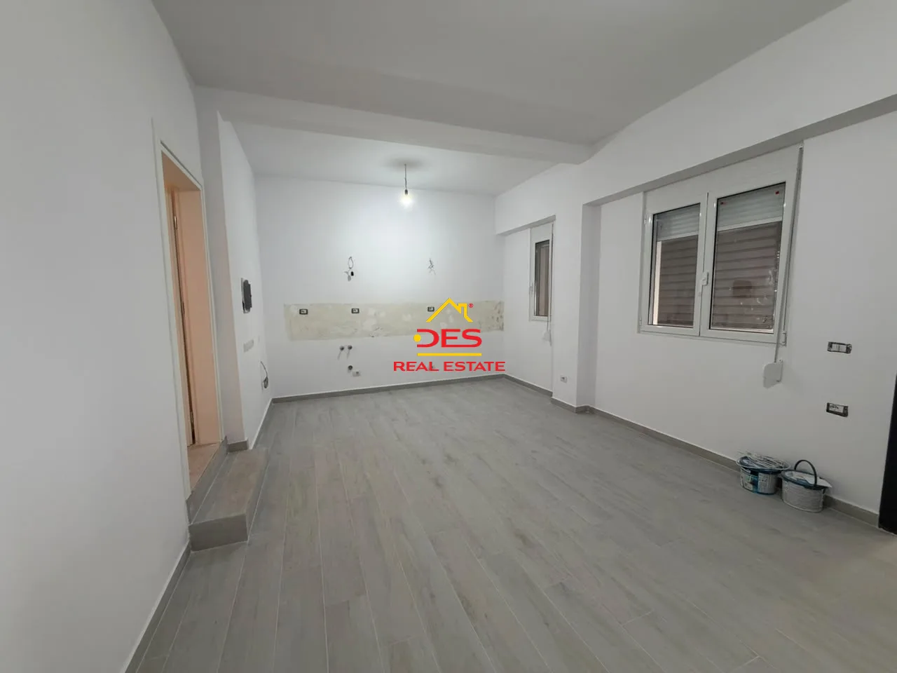 Shitet apartament 2+1 pranë bar restorant lux, vlorë
