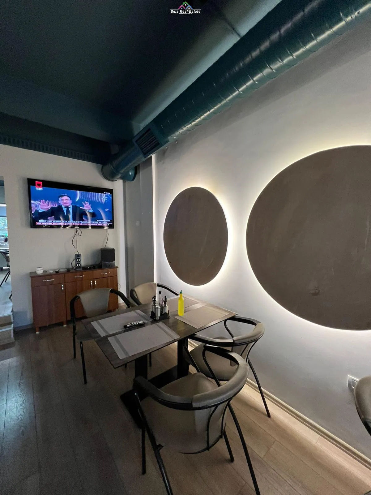 Restorant me Qera prane 21 dhjetorit ( ID BL2147 ) Tirane