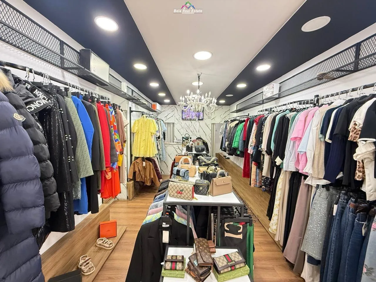 Shitje Biznesi Butik Rrobash Tek 21 Dhjetori (ID BSHB168) Tirane