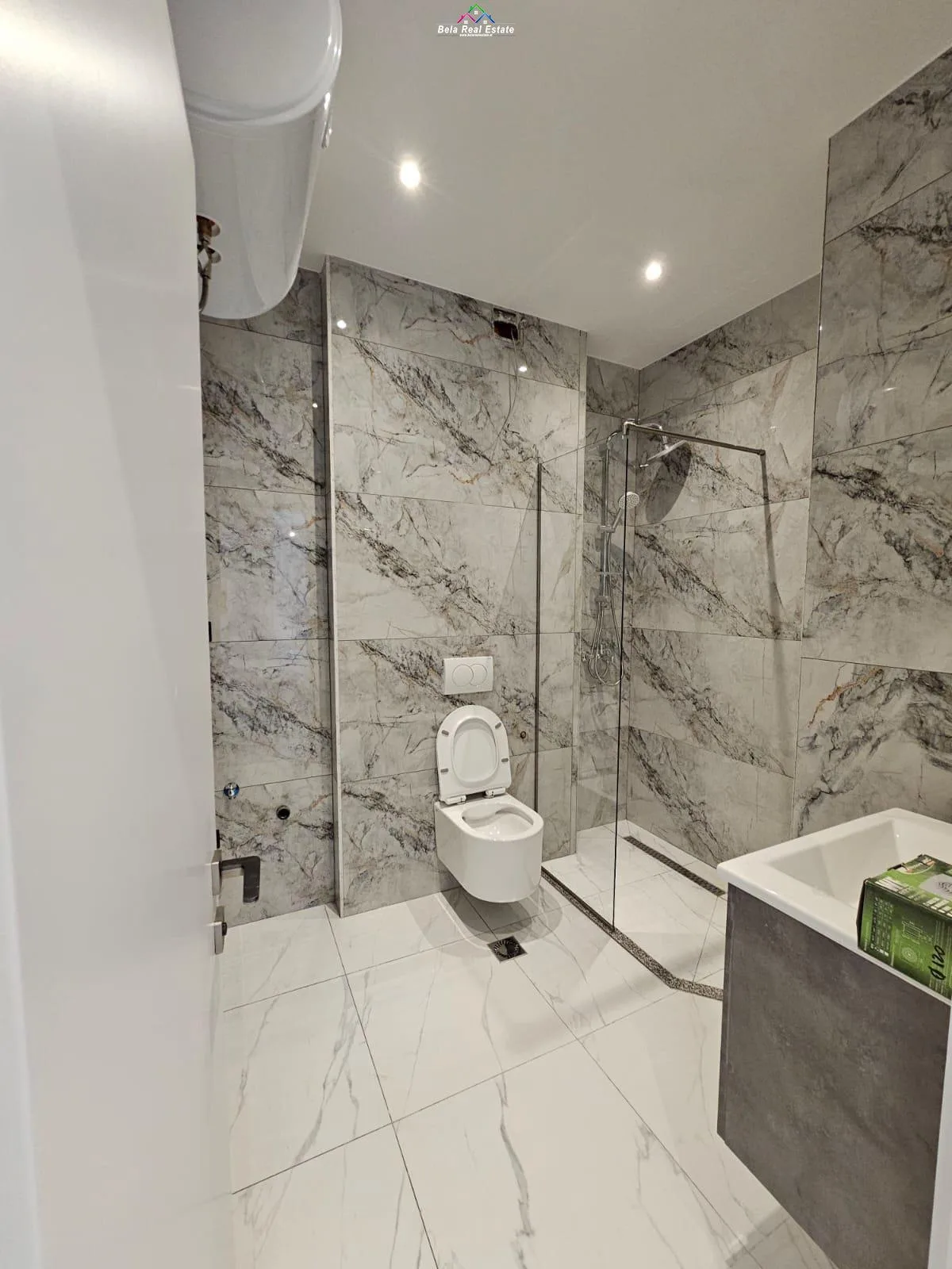 Zyre Me Qera Tek Zogu i Zi ( ID BZ2845) Tirane