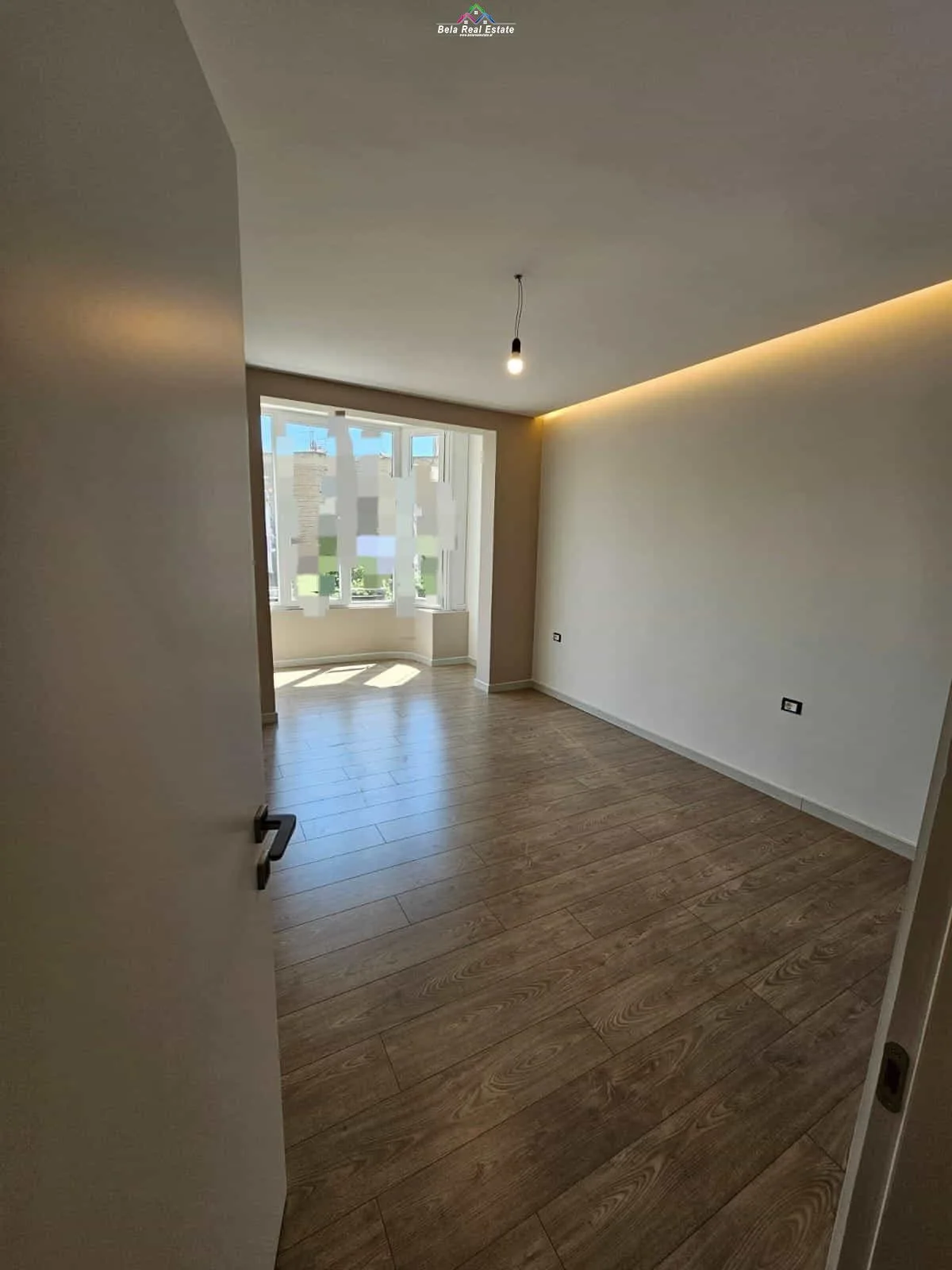 Zyre Me Qera Tek Zogu i Zi ( ID BZ2845) Tirane